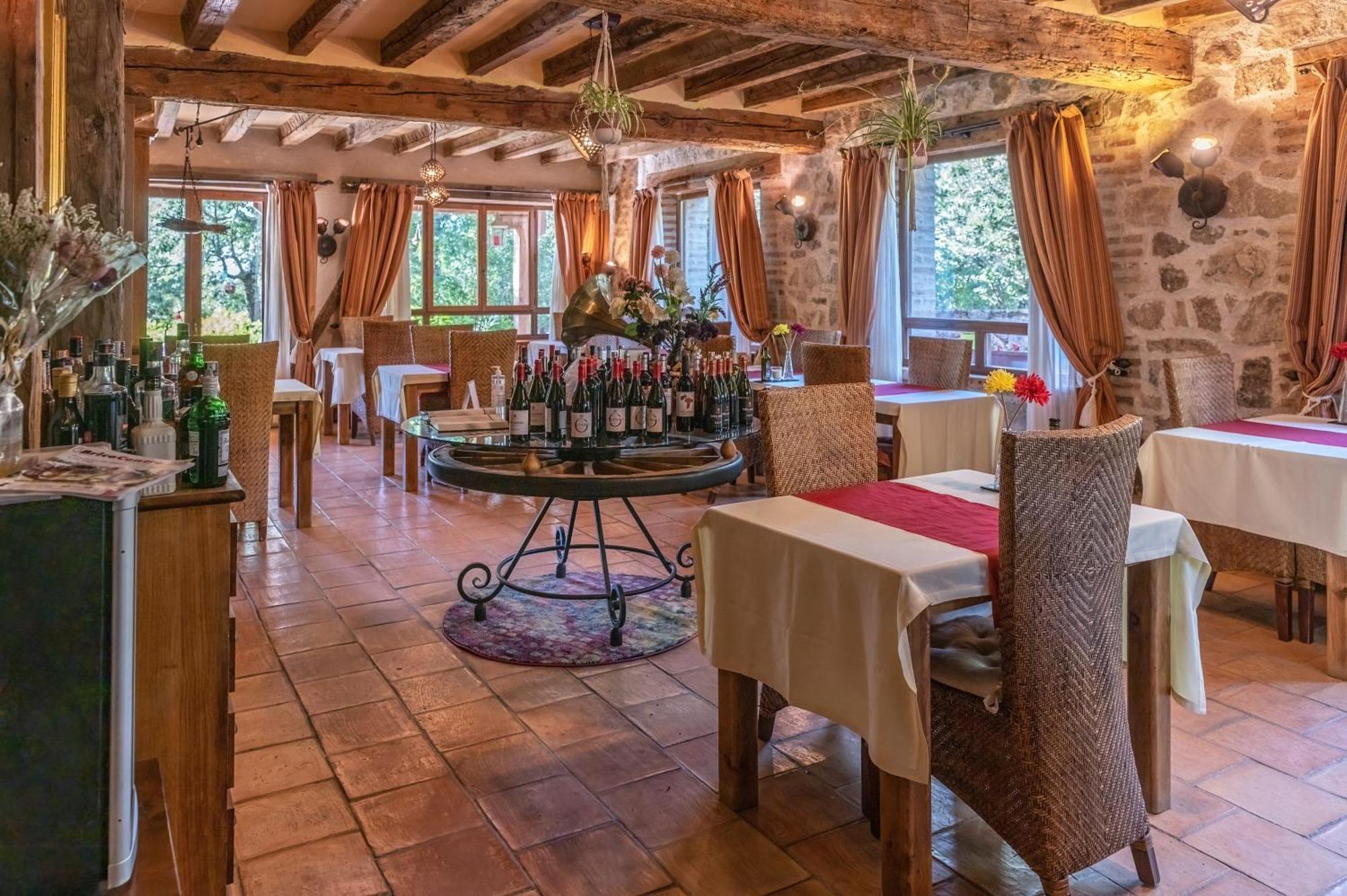 Posada Restaurante Fuenteplateada Collado Hermoso Eksteriør billede